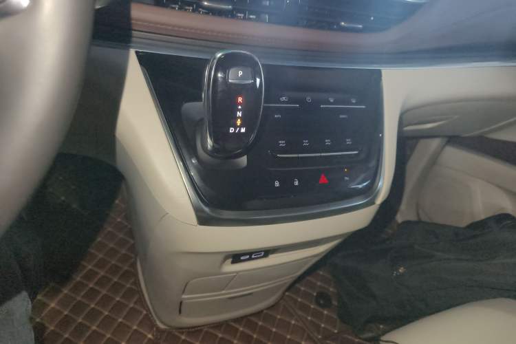 Used Buick GL8 2022 Land Business Class 652T Luxury Model
