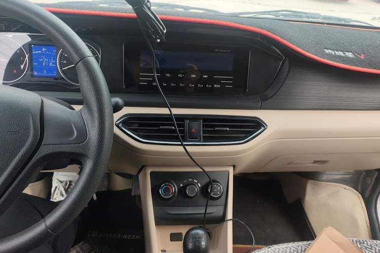 Used CHANGAN KUAYUE Xing V3 2023 1.5L Gasoline Standard Edition 2-Seat Van Audio And AC Panel