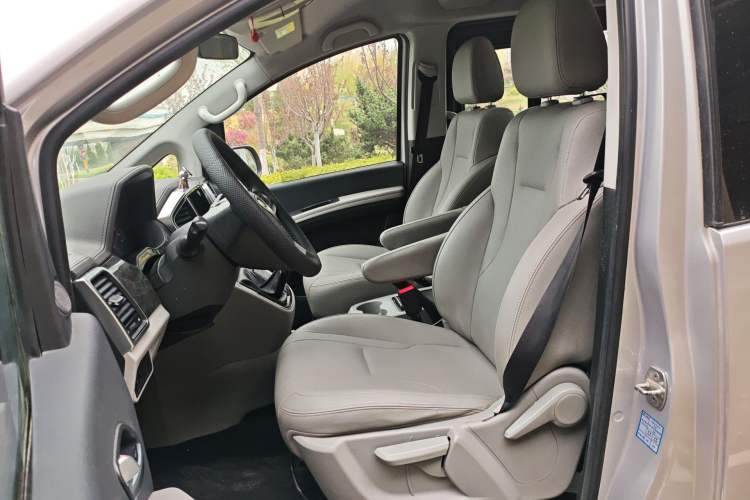 Used JAC Refine M4 2016 2.0L Manual Luxury Version