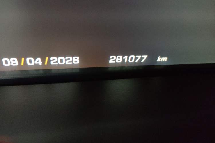 Used Land Rover Range 2012 5.0 NA V8 Odometer Close Up