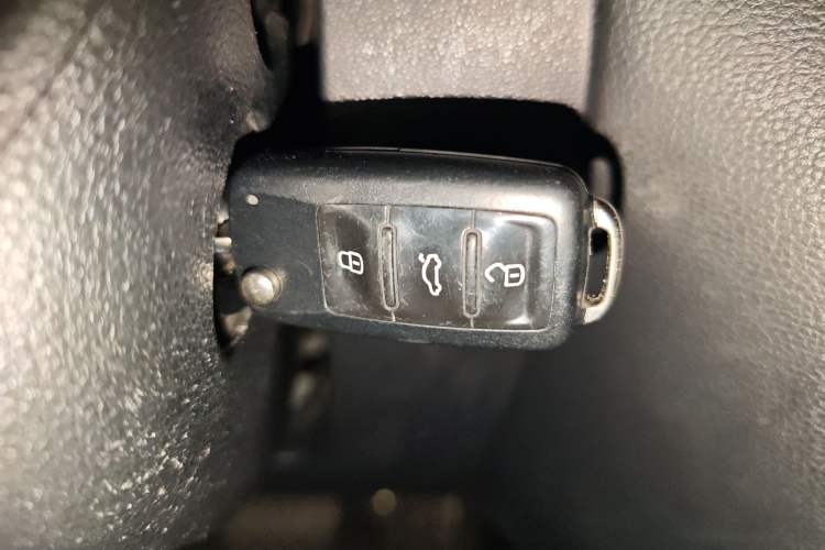 Used Volkswagen Sagitar 2012 1.6L Automatic Comfort Edition Vehicle Key