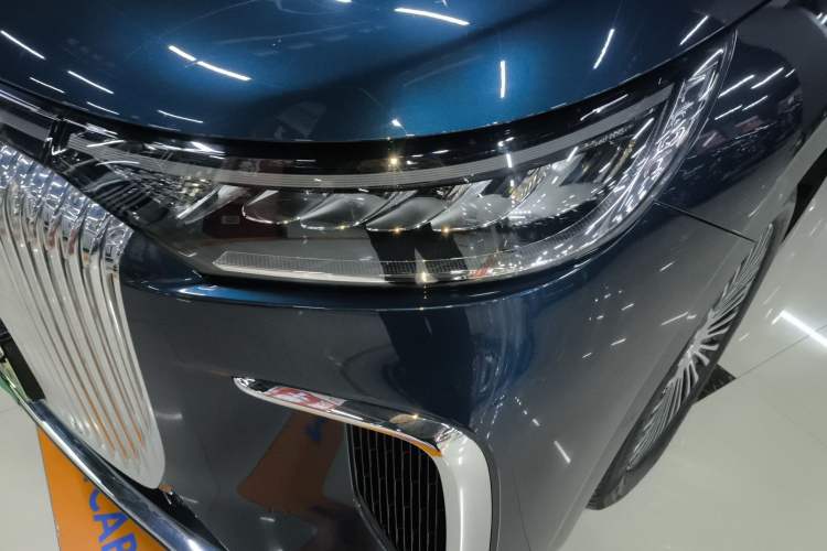 Used VOYAH Dream 2025 PHEV Four-Wheel-Drive Flagship Kunpeng Edition
