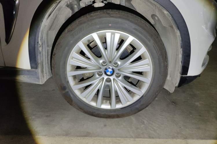 Used BMW X5 2015 xDrive28i
