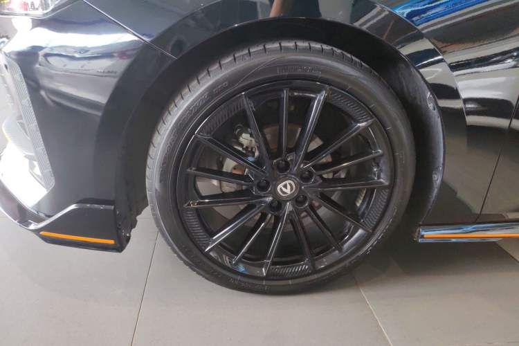 Used CHANGAN UNI-V 2022 1.5T Sport Edition Left Front Wheel Hub