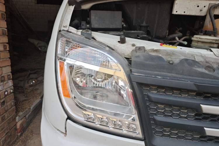 Used SAIC MAXUS Xintu V80 2021 2.0T Manual Classic Aoyuntong 127 PS Mid-axle Mid-roof 6/7/8/9-Seater Right Front Headlight