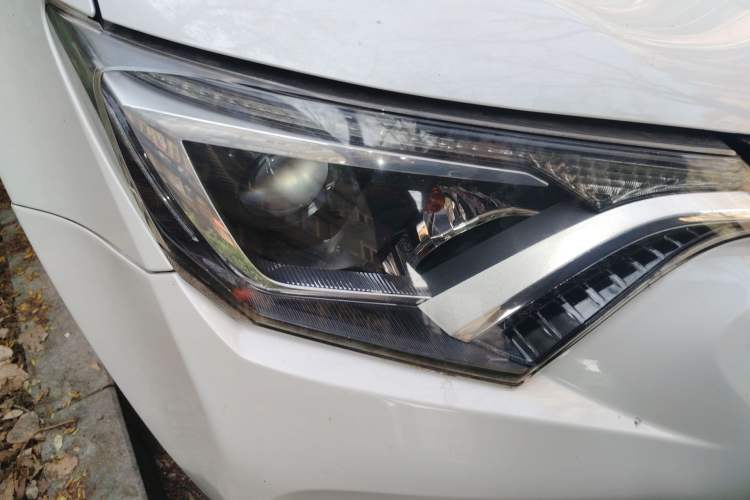 Used Toyota RAV4 2016 2.0L CVT Two-Wheel Drive Comfort Edition China V Standard
