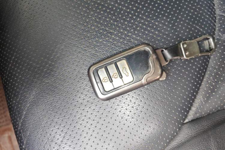 Used Toyota RAV4 2012 Luxurious 2.4L Automatic 4x4 with Stylish Features