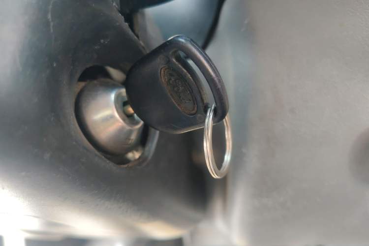 Used Ford Classic Transit 2013 2.8T Diesel Logistics Model with Short Wheelbase and Mid-Roof JX493ZLQ4