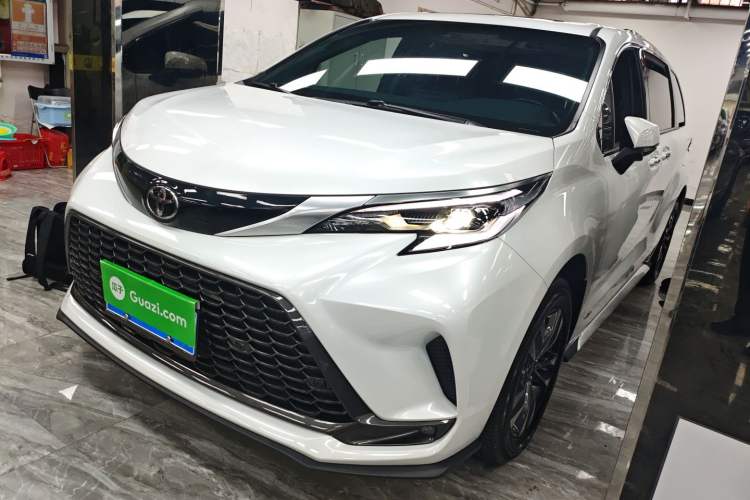 Used Toyota Granvia 2024 2.5L Hybrid Luxury Edition