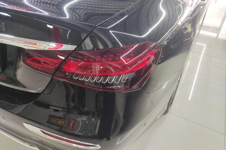 Used Mercedes-Benz E-Class 2023 Restyled E 300 L Sport Luxury Edition Right Rear Taillight