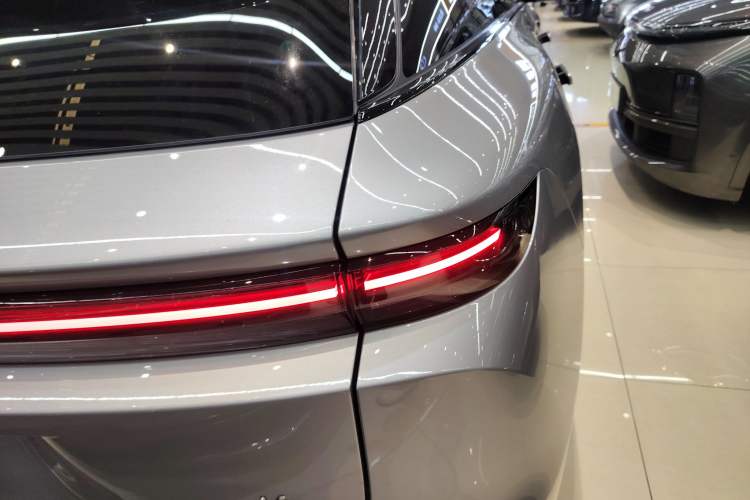 Used Li Auto i6 2025 Model Four-Wheel-Drive Standard Type Right Rear Taillight