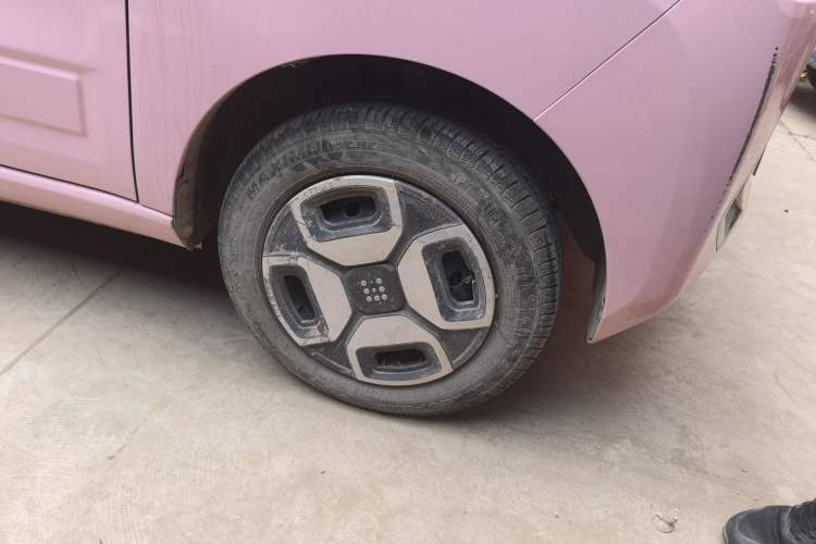 Used Dongfeng Fengon MINIEV 2022 Shishi Style Luxury Version Right Front Wheel Hub