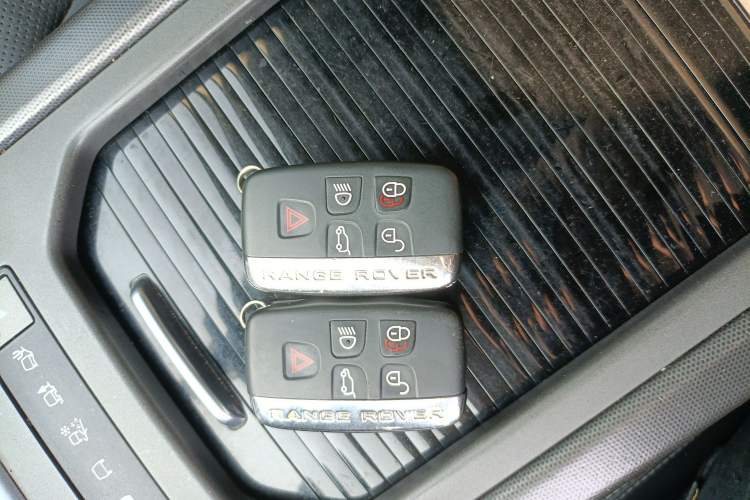 Used Land Rover Range Rover Evoque 2018 240 PS HSE DYNAMIC All-Wheel Drive Edition