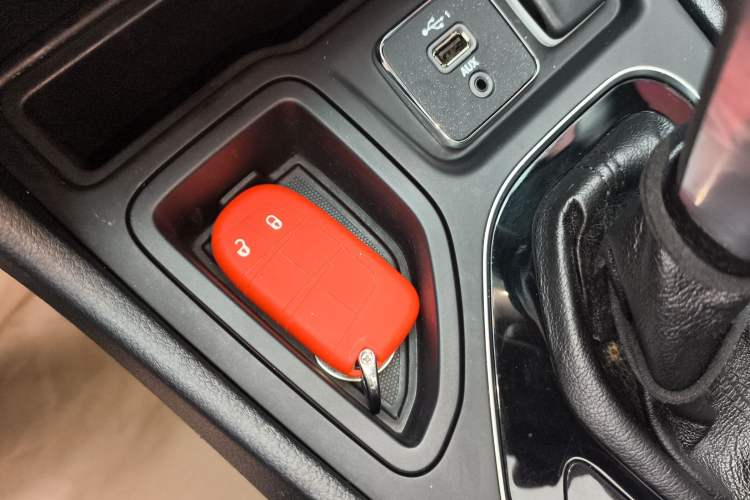 Used Jeep Cherokee 2019 2.0T Two-Wheel Drive Smart Enjoyment Version China V