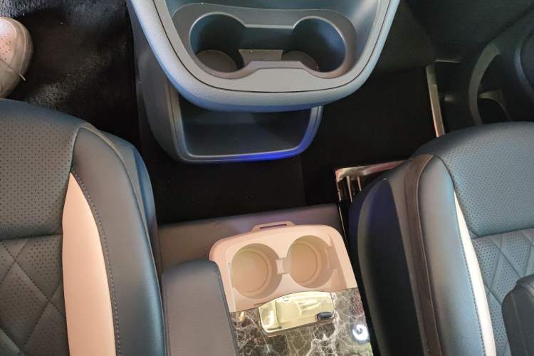 Used Mercedes-Benz Vito 2021 2.0T Elite Version 8 Seats Gear Lever