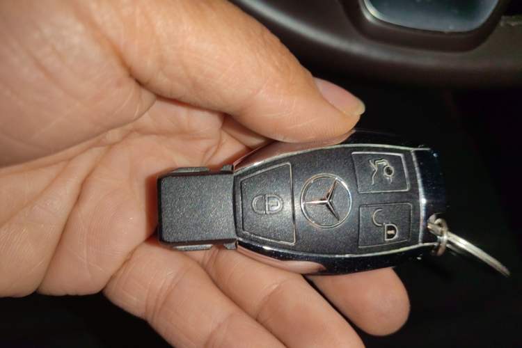 Used Mercedes-Benz GLC 2018 Facelift GLC 260 4MATIC Luxury Edition Vehicle Key