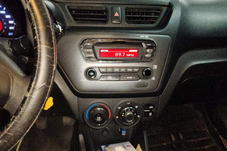 Used Kia K2 2012 Sedan 1.4L MT TOP Commemorative Edition
