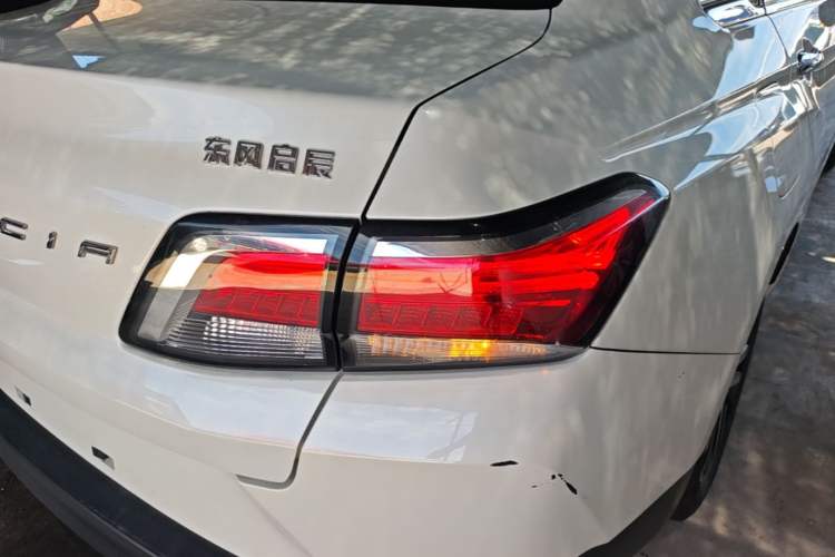 Used Venucia D60 2018 1.6L Manual Smart Connect Elite Edition
