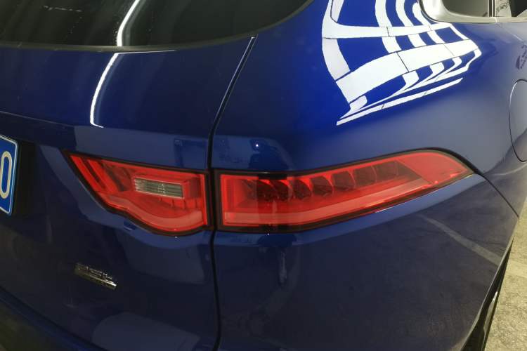 Used Jaguar F-PACE 2019 2.0T Four-Wheel Drive Urban Luxury Edition Right Rear Taillight