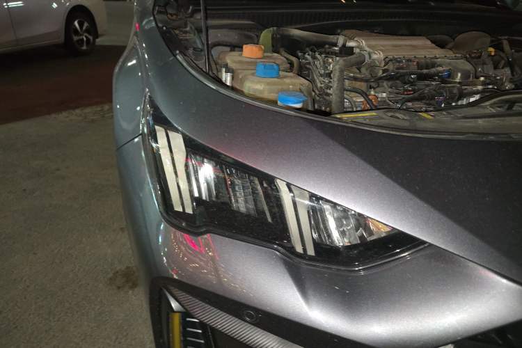 Used GAC Trumpchi EMPOW 2021 270T DCT J15 Version Right Front Headlight