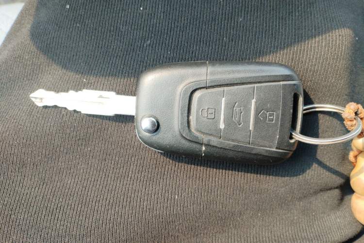 Used SAIC MAXUS Xintu V80 2021 2.0T Manual Classic Aoyuntong Short Wheelbase Mid-Roof 5/6-Seater