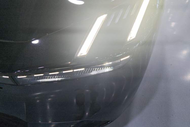 Used Lynk & Co Z10 2025 71 kWh 602 km Range Rear-Wheel Drive Pro