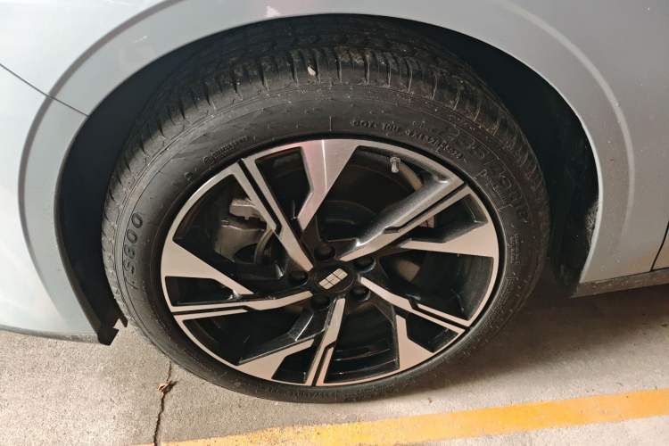 Used Geely Galaxy L6 2024 125km PLUS Dragon Edition
