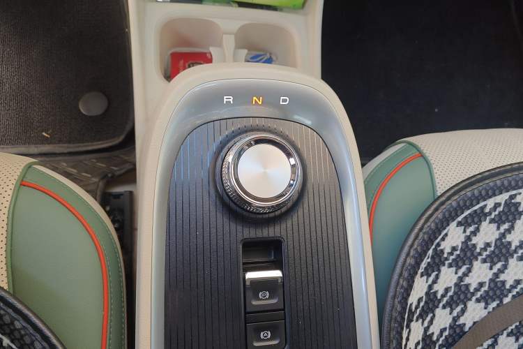 Used ORA Good Cat 2022 400km Standard Range Premium Version Lithium Iron Phosphate Gear Lever