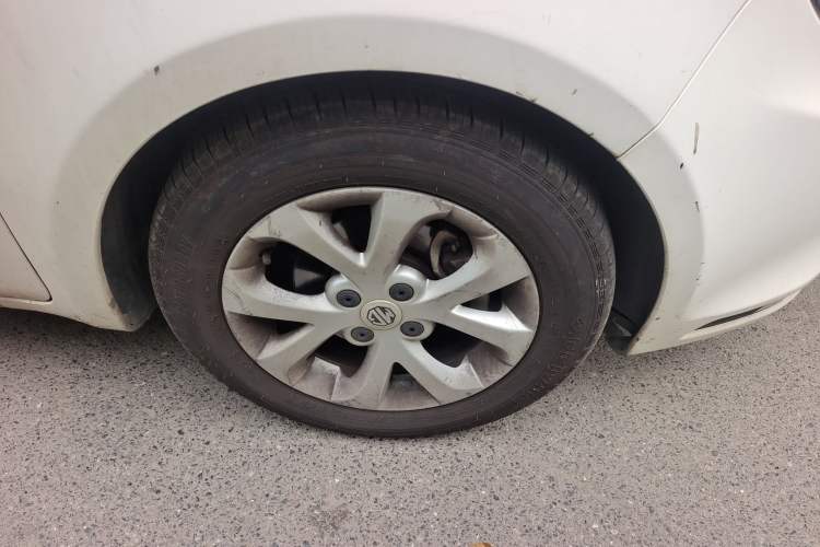 Used MG 3 2014 1.5L AMT Elite Edition Right Front Wheel Hub