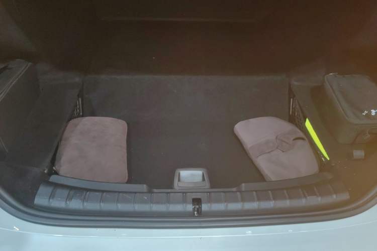 Used BMW 5 Series New Energy 2019 530Le Luxury Package Trunk