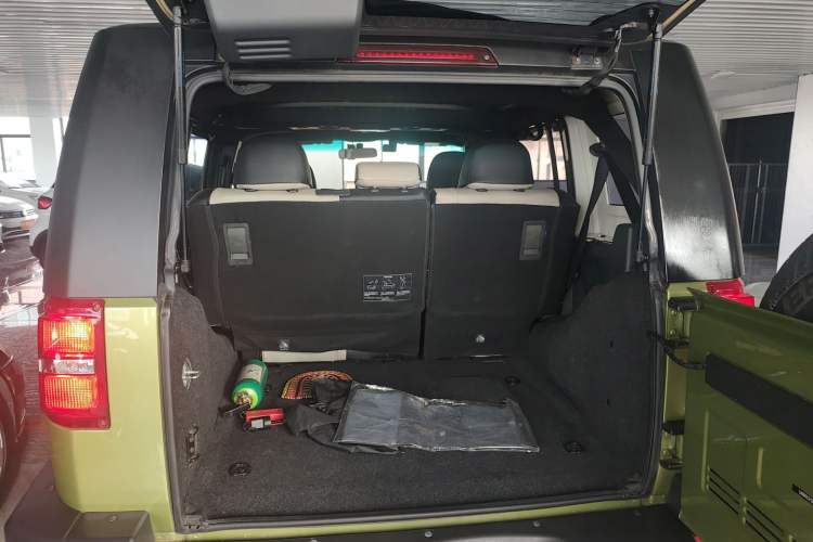 Used BAIC Off-Road BJ40 2016 40L 2.3T Automatic Two-Wheel Drive Luxury Edition
