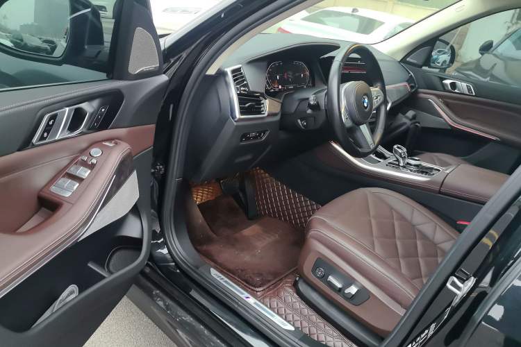 Used BMW X5 2022 xDrive 30Li Luxury M Sport Package