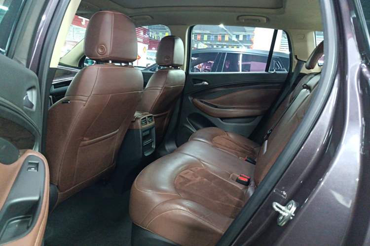 Used Buick Envision 2016 20T Two-Wheel-Drive Elite Model Left Rear Seat