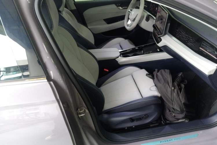 Used Volkswagen Passat 2025 Pro 380TSI Dragon Glory Edition Right Front Seat