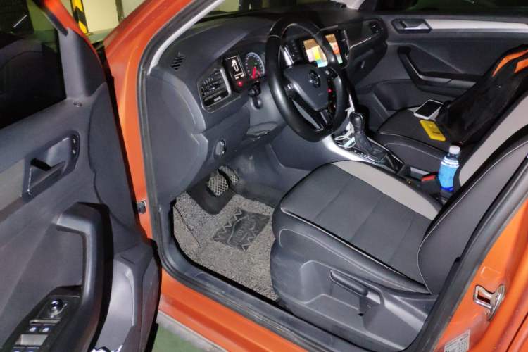 Used Volkswagen T-ROC 2018 230TSI DSG Two-Wheel Drive Advanced Version China V Standard Driver Seat