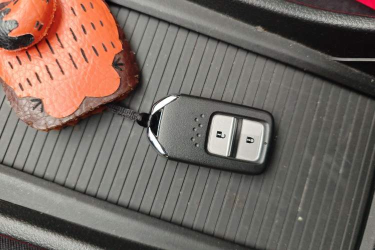 Used Honda Jade 2017 1.8L automatic Comfort version 5 seats Vehicle Key