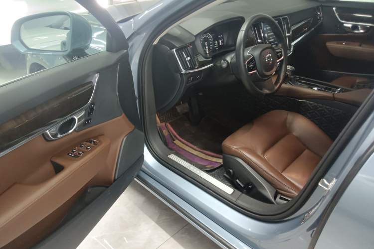 Used Volvo S90 2018 T4 Zhiyuan Edition
