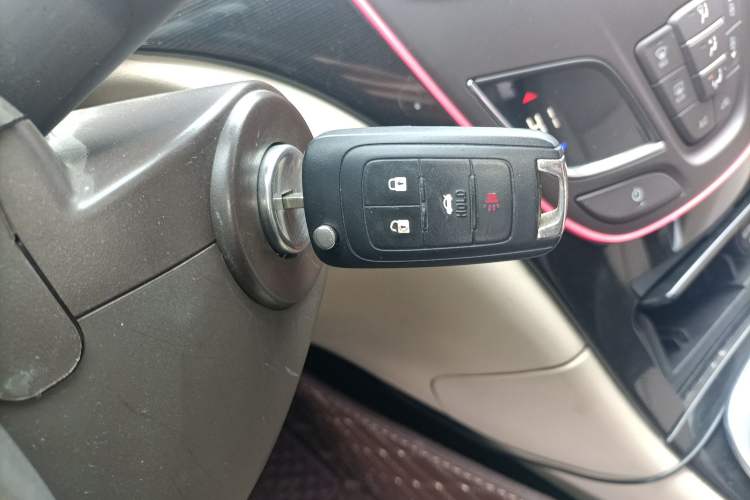 Used Buick Regal 2015 2.0L Leading Fashion Edition