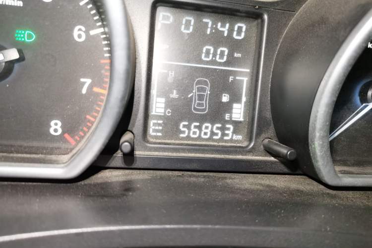 Used Zotye T600 2015 2.0T DCT Prestige Edition Odometer Close Up