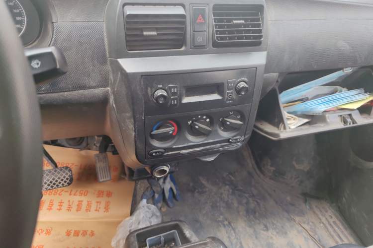 Used Wuling Rongguang EV 2020 Basic Version 7-Seater 300 km Audio And AC Panel