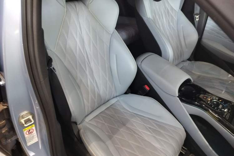 Used BYD Seal 2022 700 km Long-Range Rear-Wheel-Drive Version Right Front Seat