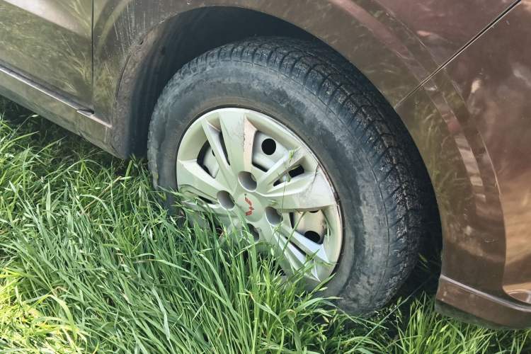 Used Wuling Hongguang 2019 1.5L S Basic Version China VI Standard LAR Right Front Wheel Hub