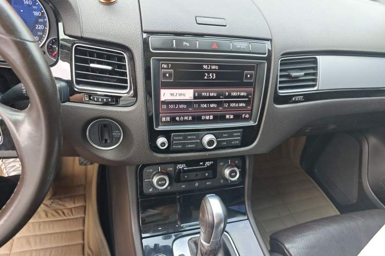 Used Volkswagen Touareg 2017 3.0 TSI Touareg Edition Audio And AC Panel