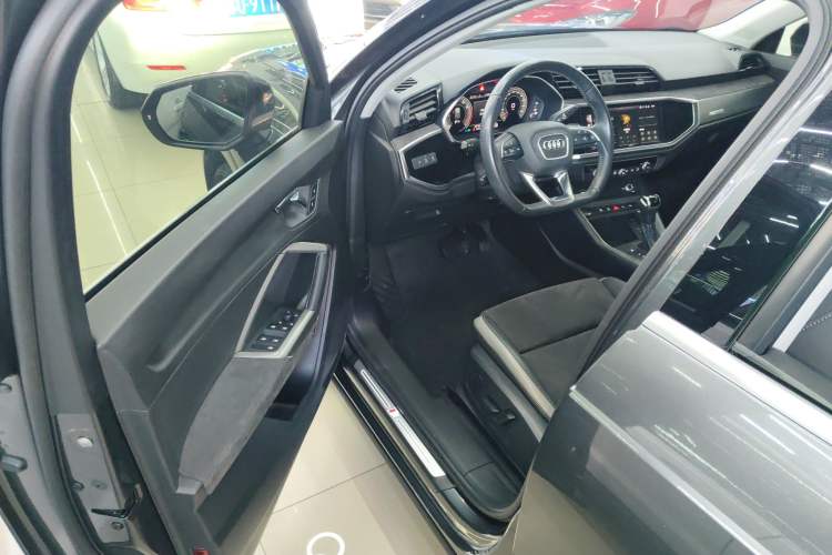 Used Audi Q3 2022 35 TFSI Fashion Dynamic Model