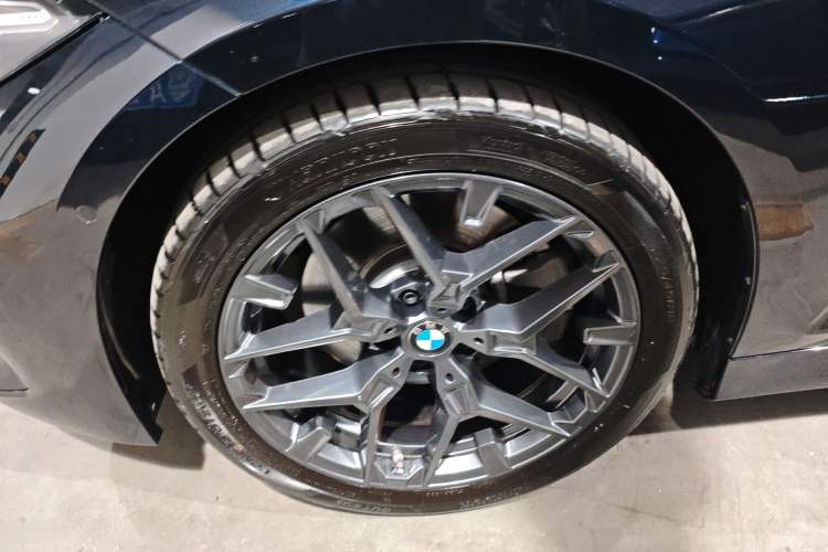 Used BMW 3 Series 2025 330Li M Sport Shadowline Package Exterior 4