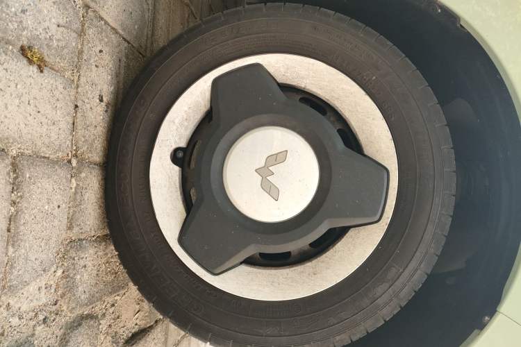 Used Wuling Hongguang MINIEV 2021 Macaron Fashion Model Lithium Iron Phosphate Right Front Wheel Hub