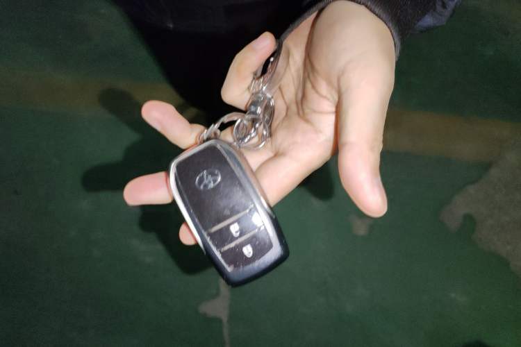 Used Toyota RAV4 2016 2.0L CVT Two-Wheel Drive Fashion Edition China V Standard
