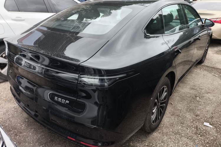 Used Nissan N7 2025 510 Air Rear Right 45 Deg