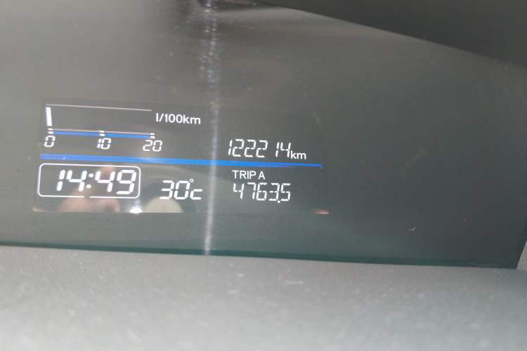 Used Honda Jade 2014 1.8L CVT Luxury Edition 5 seats Odometer Close Up