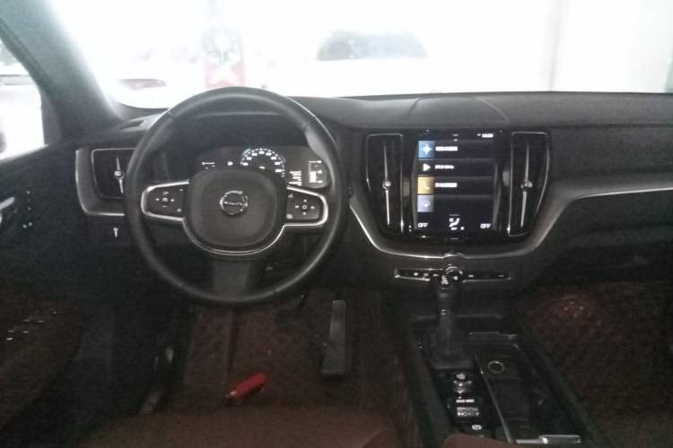 Used Volvo XC60 2021 T5 4x4 Smart Luxury Edition Steering Wheel